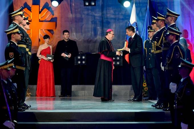 Predsednik republike vročil državno odlikovanje zlati red za zasluge Slovenski karitas